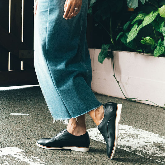 Lifestyle image for Rihannah Oxford - Black