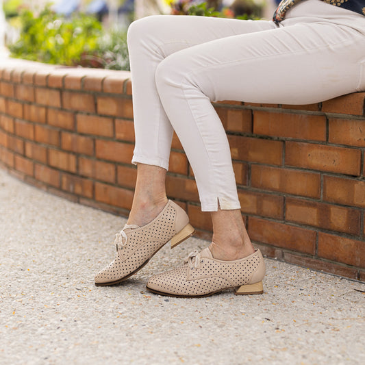 Lifestyle image for Frances Oxford - Black